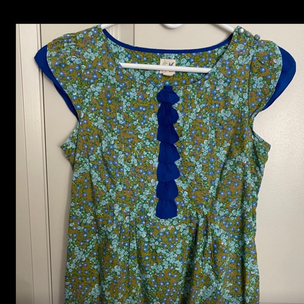 Anthropologie Edme & Esyllte Size 6
Beautiful boho blouse. Smoke free home